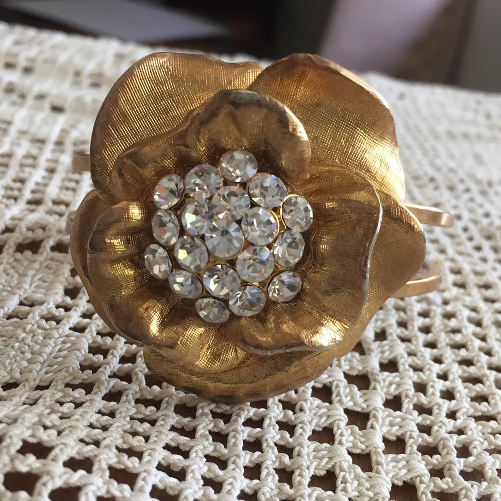 Beautiful Vintage Flower bracelet